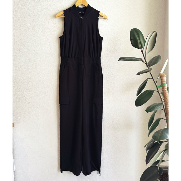 Athleta Womens Brooklyn Utility Jumpsuit Size 6 Black Performance Cargo Gorpcore - Picture 1 of 11